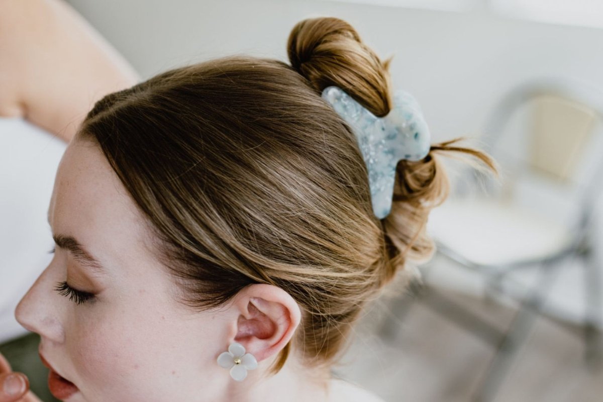 French Hair Claw in Sky Stevie + Alice